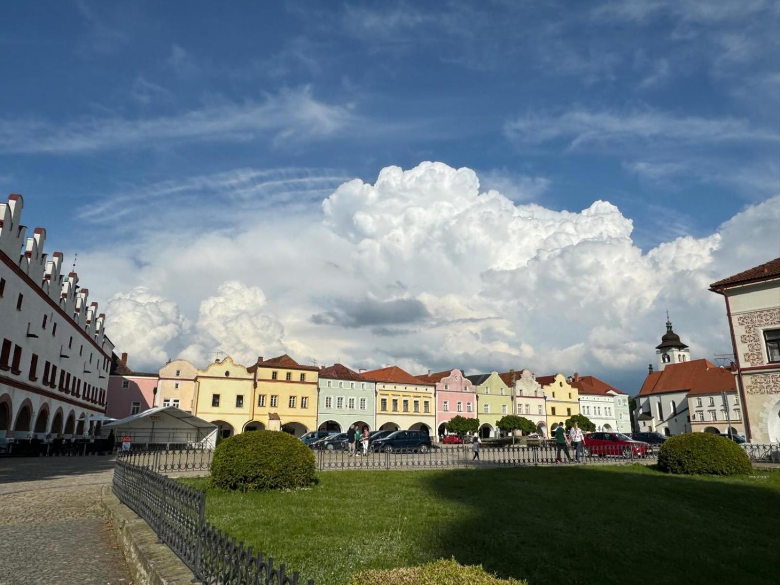 Dobrany  Tkalcovna U Zlateho Potokaアパートホテル エクステリア 写真